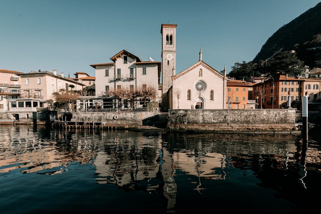 italian lakeside villa