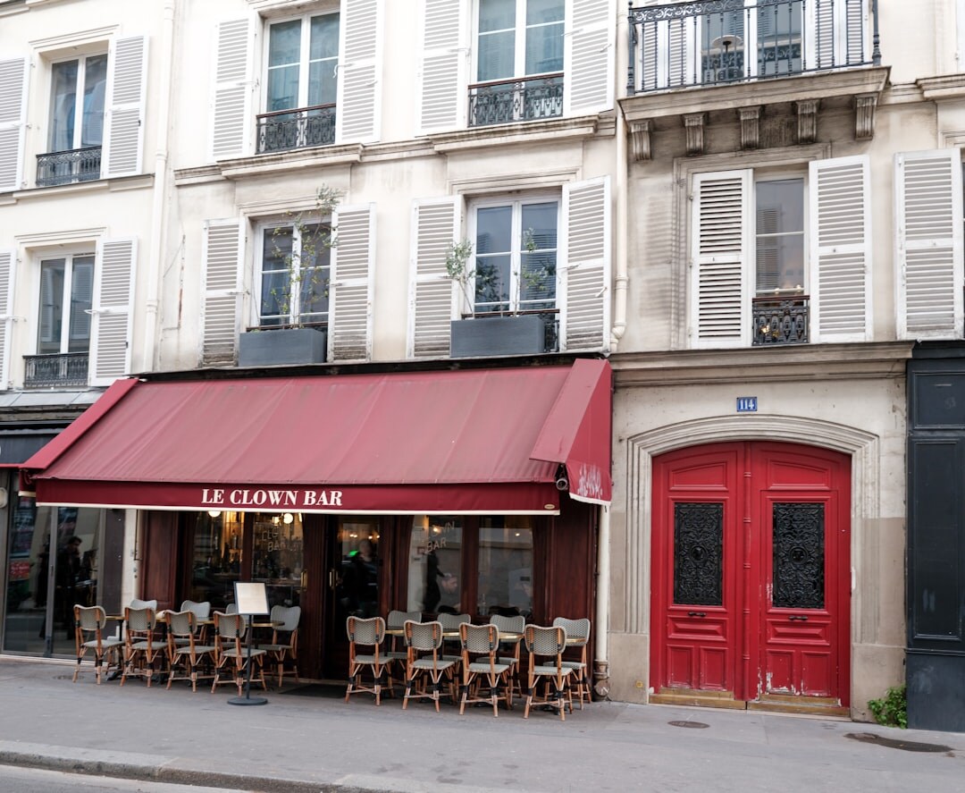 celebrity favorite paris cafe